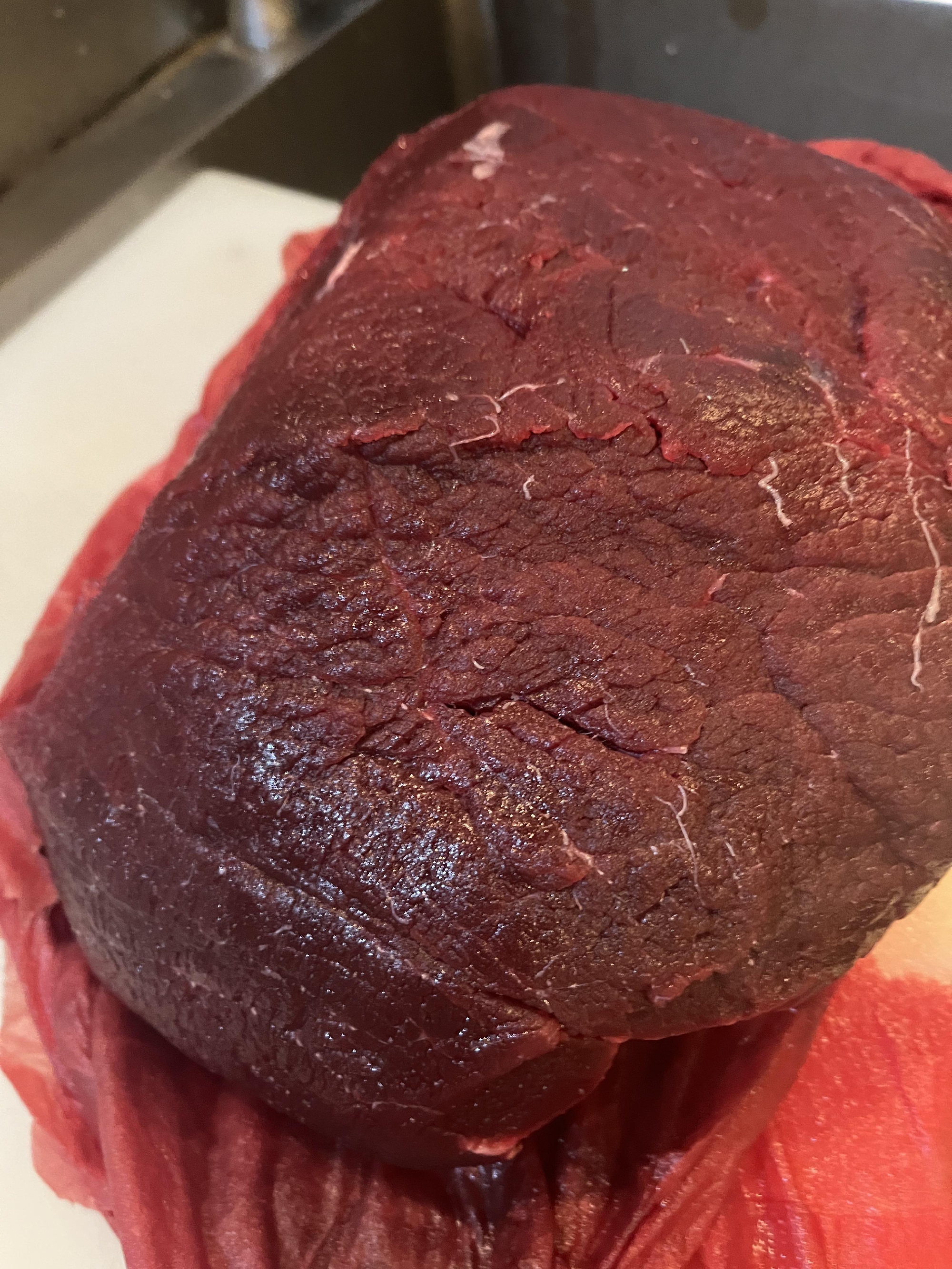 三重　生ミンク鯨を、ロースト鯨に